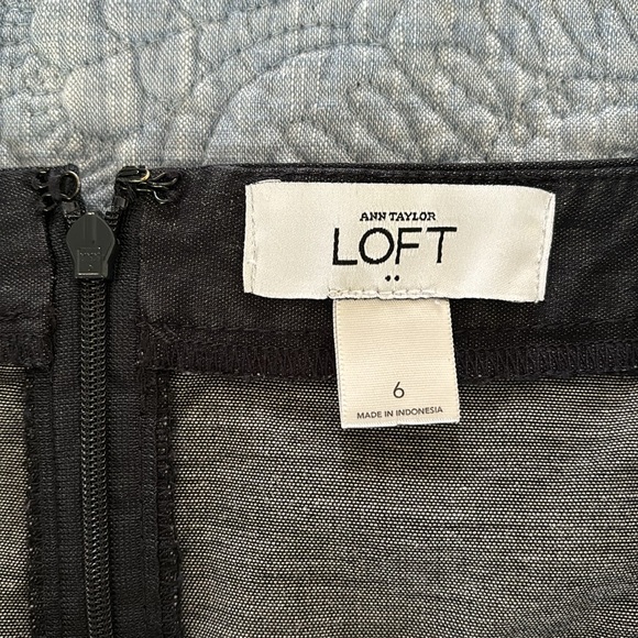 LOFT Lightweight Denim Skirt. Size 6 - Picture 11 of 12